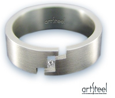 SORTIJA DE ACERO Y DIAMANTE TALLA PRINCESA