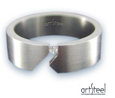 SORTIJA DE ACERO Y DIAMANTE TALLA PRINCESA