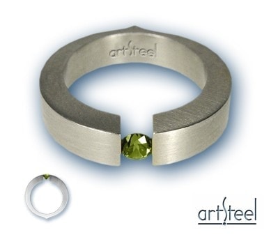 SORTIJA DE ACERO CON PERIDOTO